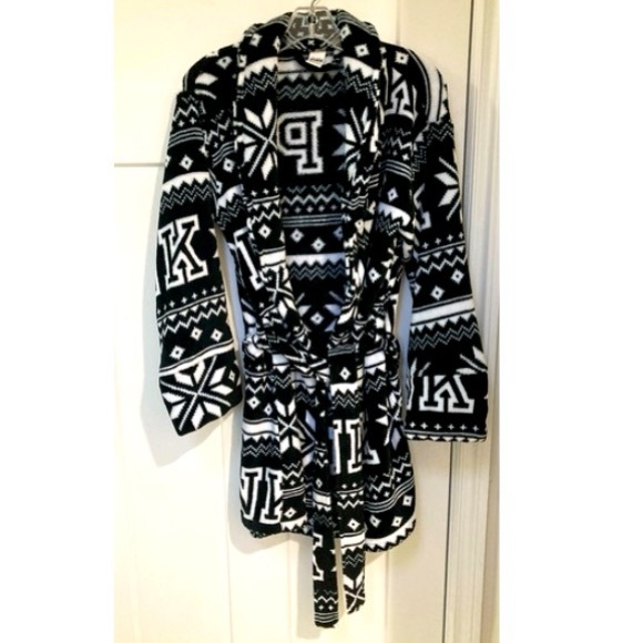 PINK đź–¤ Plush Holiday Robe - Picture 3 of 5